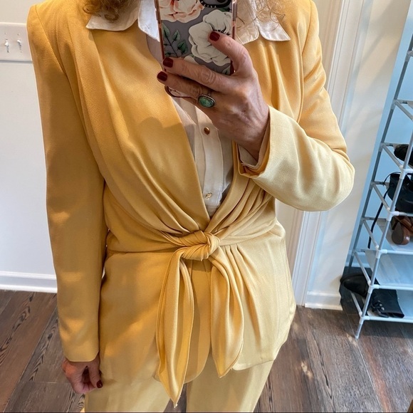Vintage Suit Buttery soft yellow high-rise two-piece suit size 6 - Picture 2 of 15